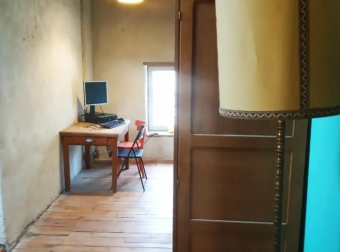 La Maison Rouge - Backpacker Ostello *
