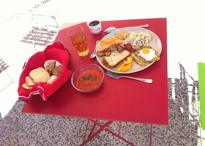 La Maison Rouge - Backpacker *