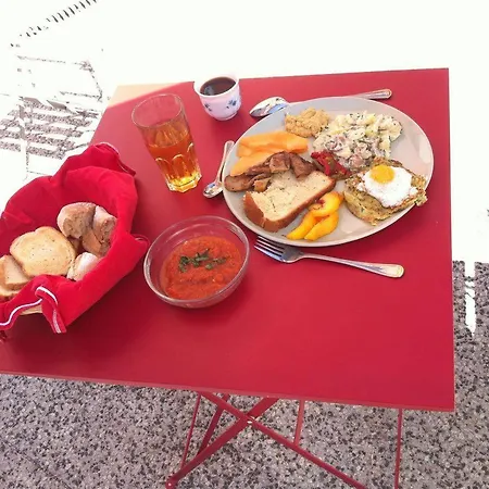 La Maison Rouge - Backpacker *