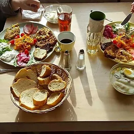 La Maison Rouge - Backpacker אכסניה סן-אטיין