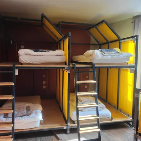 La Maison Rouge - Backpacker *