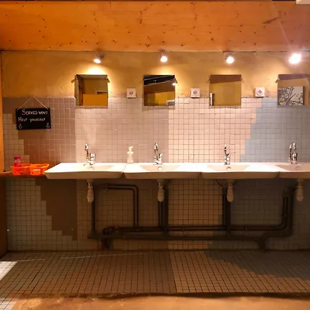 La Maison Rouge - Backpacker Hostel