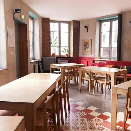 La Maison Rouge - Backpacker *