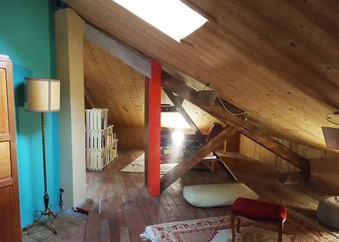 La Maison Rouge - Backpacker